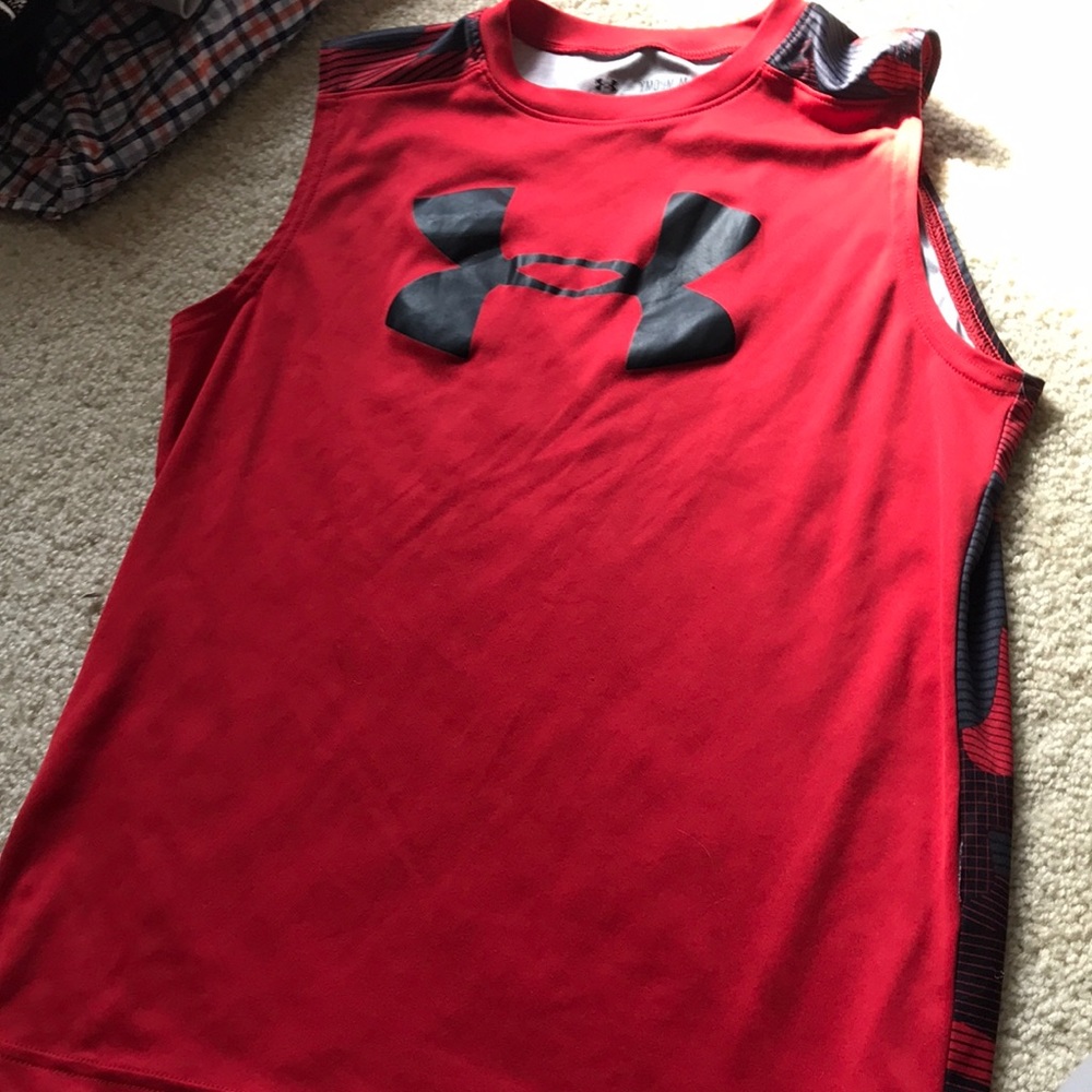 Bin3 Under Armour YM no sleeve loose red/multi